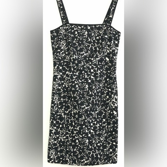 Ann Taylor Dresses & Skirts - Ann Taylor Black and White Floral Mini Dress  size 4p